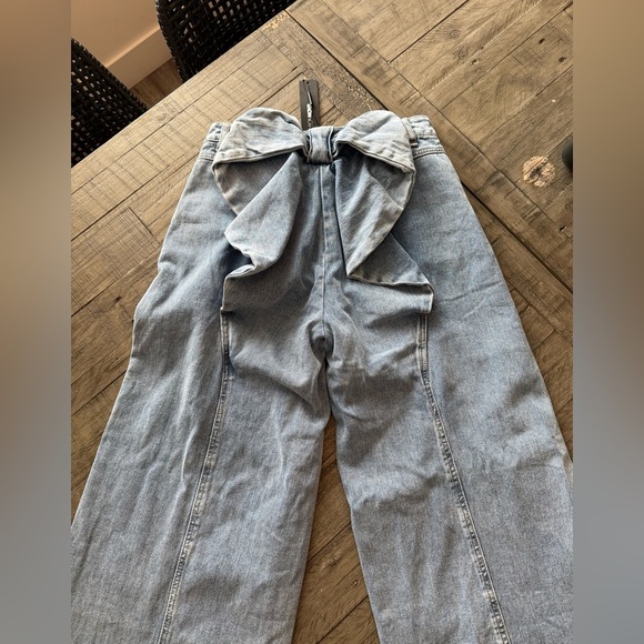 BNWT Fashion Nova “Brianca” Bow Backside Wide Leg Jeans , size 7. - Picture 8 of 13